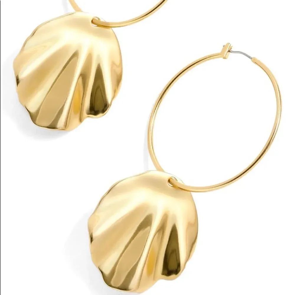 ✨ Shell Hoop Earrings
J.CREW✨ - Picture 3 of 4